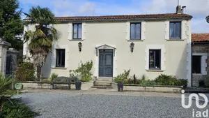 House at Bessé (16140)