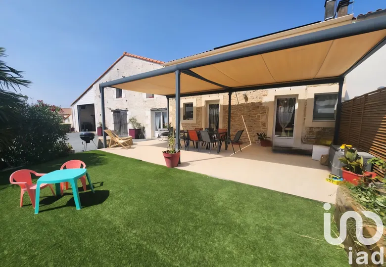 Maison 10 pièces 188 m² · à Saint-Martin-Lars-en-Sainte-Hermine · 188 m² · 275 000 €
