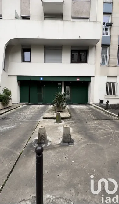 Parking à Paris (75020)