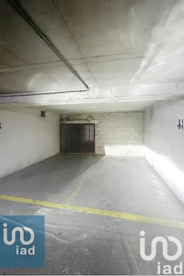 Parking à Paris (75020)