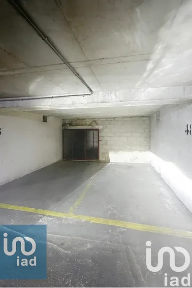 Parking à Paris (75020)