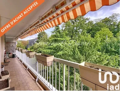 Apartment at Montmorency (95160)