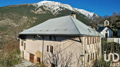 Maison de village à Saint-Sauveur (05200)