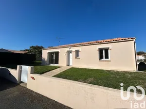 Detached house at Saint-Denis-la-Chevasse (85170)