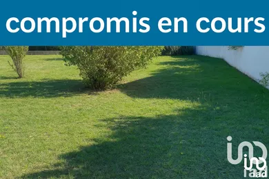 Land at Poulx (30320)