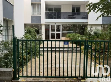 Parking à Paris (75015)