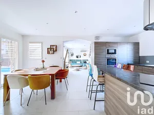 House at Saint-Mitre-les-Remparts (13920)