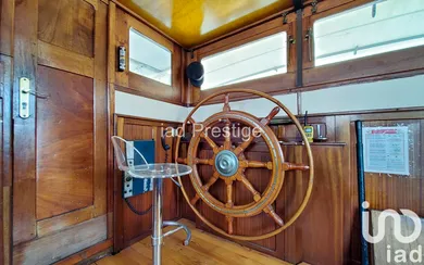 Barge at Levallois-Perret (92300)