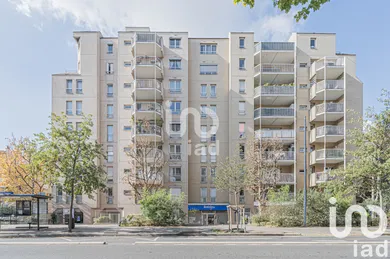 Apartment in Courbevoie (92400)