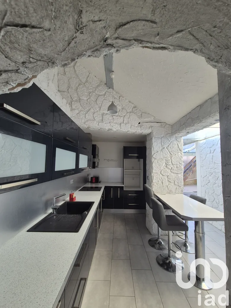 Maison 7 pièces 228 m² · à Chéroy · 228 m² · 175 000 €