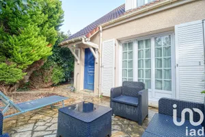 House at Osny (95520)