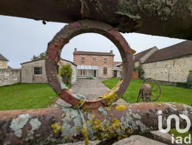 Traditional house at Valravillon (89113)