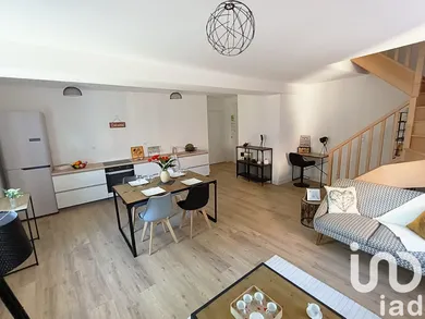 Apartment in Saint-Laurent-de-Chamousset (69930)