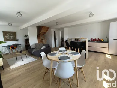 Duplex in Saint-Laurent-de-Chamousset (69930)