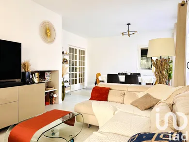 Apartment in Fontenay-le-Fleury (78330)