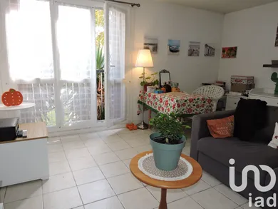 Apartment in Plaisir (78370)