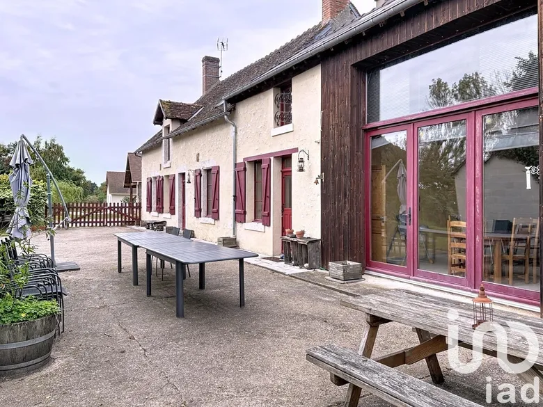 Maison 8 pièces 245 m² · à Mont-près-Chambord · 245 m² · 399 000 €