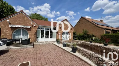 Traditional house at Templemars (59175)