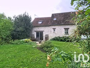 Maison de village à yevre-la-ville  (45300)