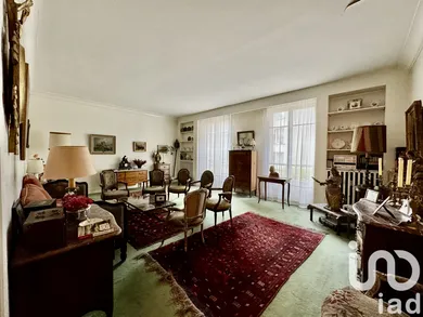 Apartment in Paris (75016)