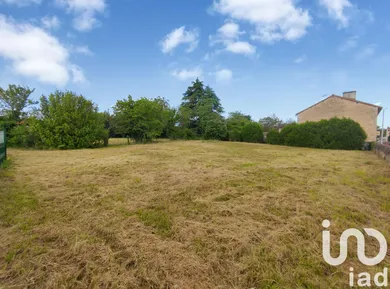 Terrain à bâtir à Lussac-les-Châteaux (86320)