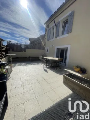 Townhouse in Sénas (13560)