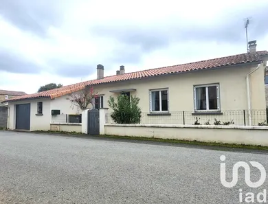 Detached house in Germond-Rouvre (79220)