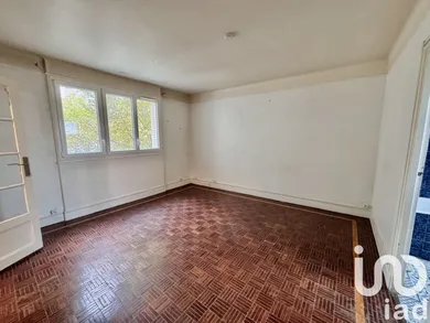 Apartment in Paris (75010)