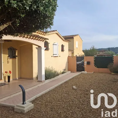 Maison à les arcs (83460)