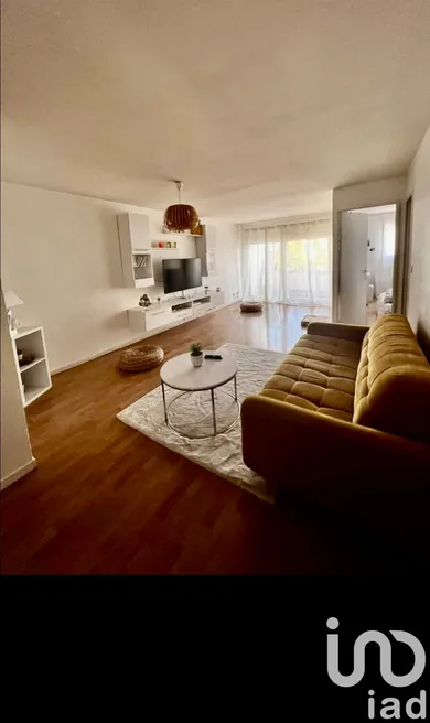 Apartment at Savigny-le-Temple (77176)