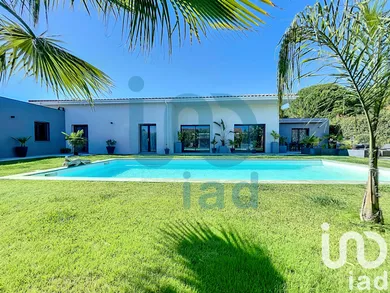 Architectural house in Les Arcs (83460)