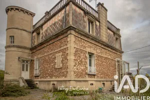 Architectural house in Méricourt (78270)