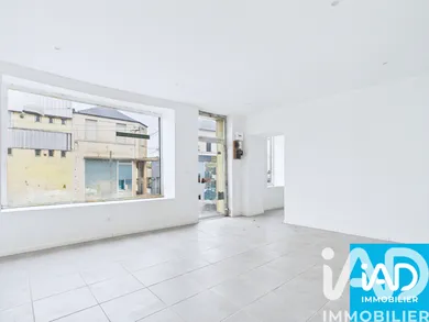 Building at Louvroil (59720)