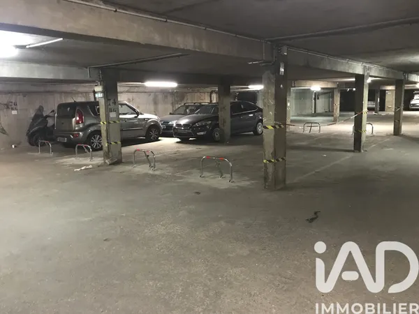 Parking à Paris (75019) photo 2