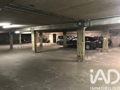 Parking à Paris (75019)