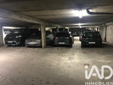 Parking à Paris (75019)
