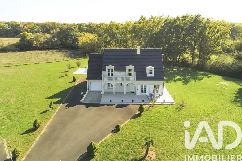 Maison 5 pièces 190 m² · à La Chapelle Hugon · 190 m² · 368 000 €