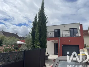 Architectural house at Draveil (91210)