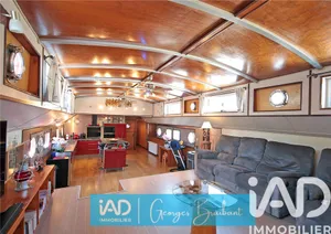 Barge at Saint-Mammès (77670)