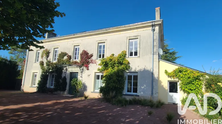 Maison 11 pièces 301 m² · à Noyant · 301 m² · 440 000 €