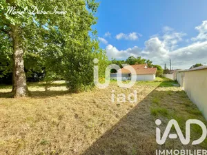 Terrain à bâtir à Breuillet (17920)