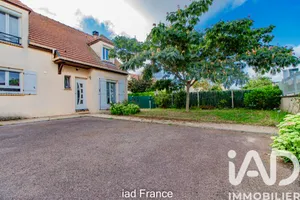 Traditional house at Bonnières-sur-Seine (78270)