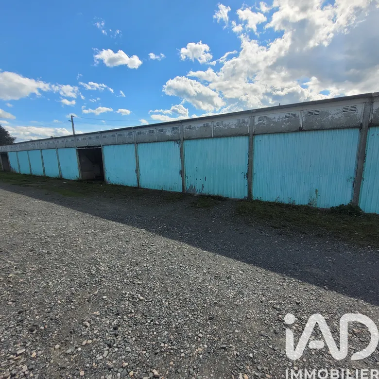 Parking 606 m² · à Chazelles-sur-Lyon · 606 m² · 314 000 €