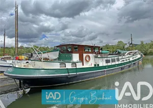 Barge at Verneuil-sur-Seine (78480)