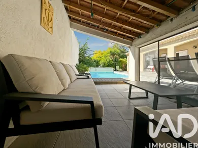 Maison traditionnelle à Saint-Étienne-du-Grès (13103)