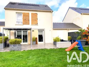 House at Louvres (95380)