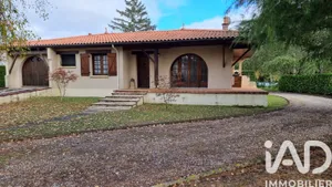 House at Saint-Pey-de-Castets (33350)