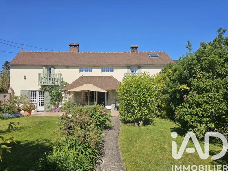 Maison 8 pièces 292 m² · à Faverolles · 292 m² · 450 000 €