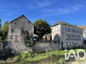 Building at Buzançais (36500)