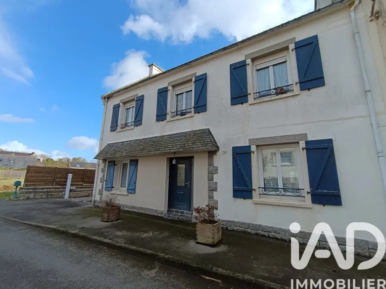 Maison 8 pièces 185 m² · à Cast · 185 m² · 275 000 €